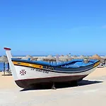 Apartment Torre 6- Vista Cidade, Aconchegante, 80mt Praia, Wifi Quarteira
