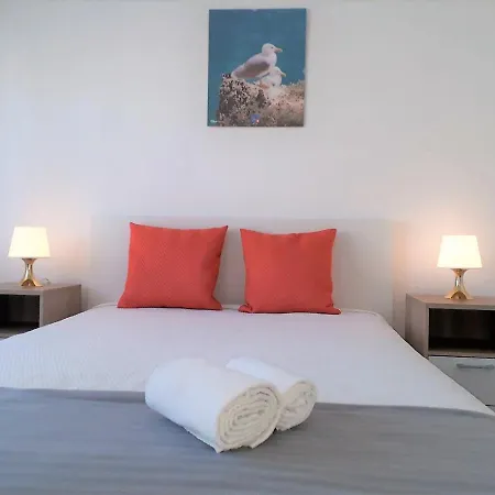 Torre 6- Vista Cidade, Aconchegante, 80mt Praia, Wifi * Quarteira