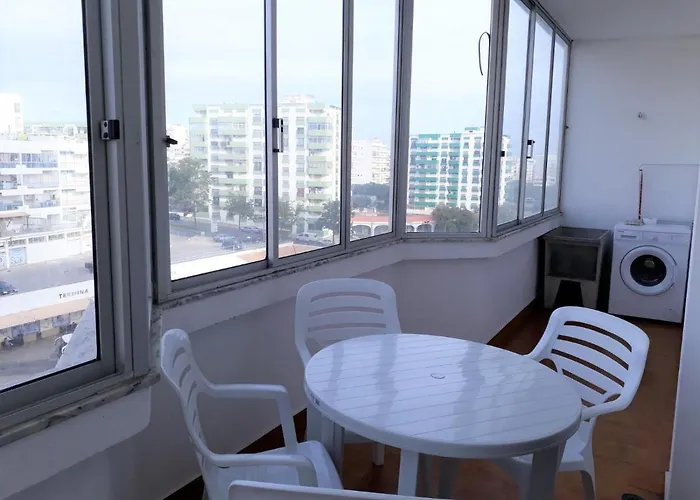 Torre 6- Vista Cidade, Aconchegante, 80mt Praia, Wifi * Quarteira