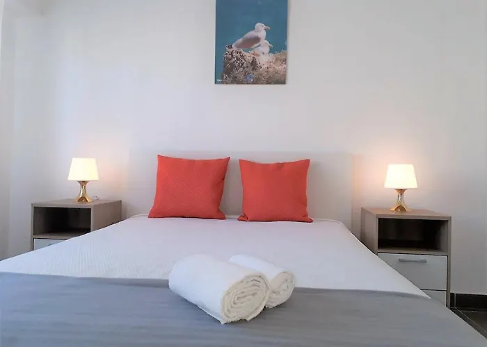 Torre 6- Vista Cidade, Aconchegante, 80mt Praia, Wifi * Quarteira